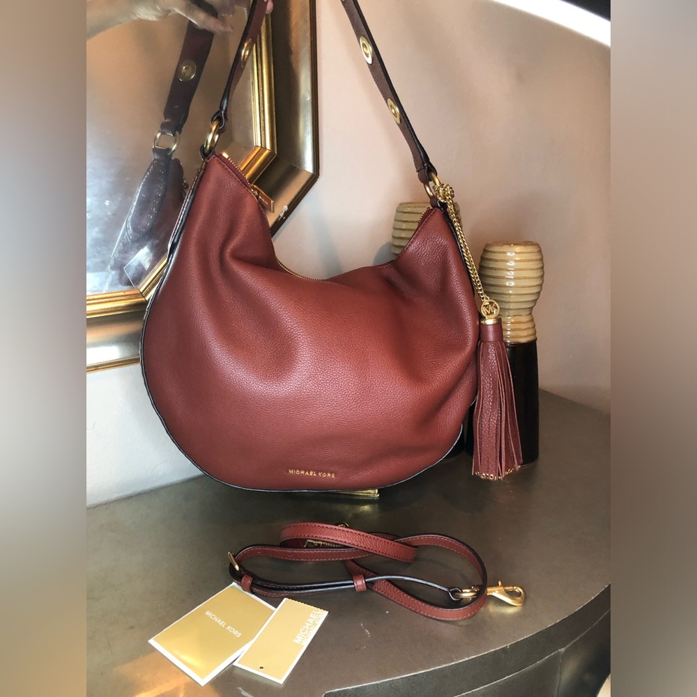 Michael Kors pebbled leather hobo shoulder bag. - Picture 6 of 6